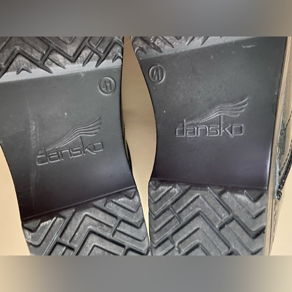 Dansko metallic clogs- like new - Picture 3 of 5